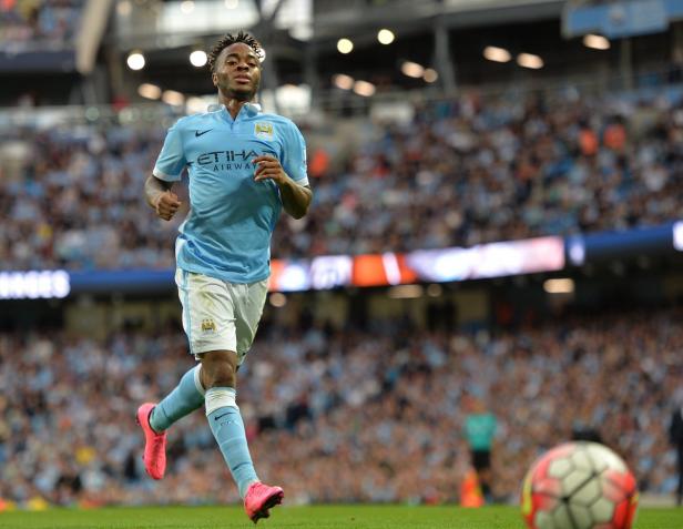 Raheem Sterling im Trikot von Manchester City während eines Fußballspiels.