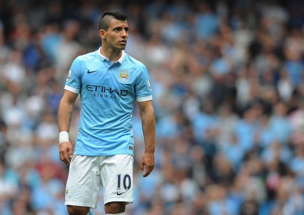 Sergio Agüero im Trikot von Manchester City auf dem Spielfeld.