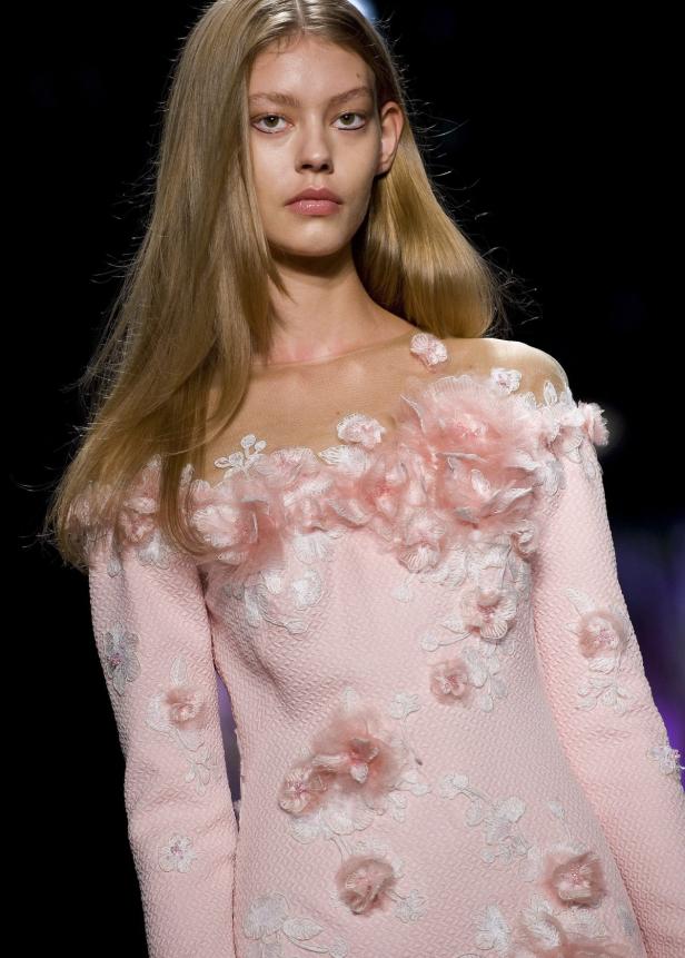 Der Big Apple streut Frauen Blumen