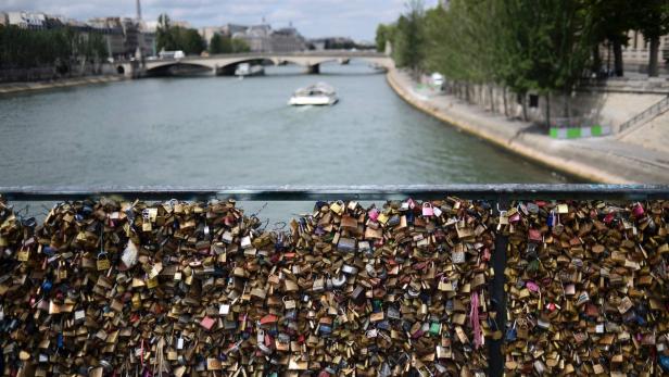 Paris geht gegen "Liebesschlösser" an Brücken vor