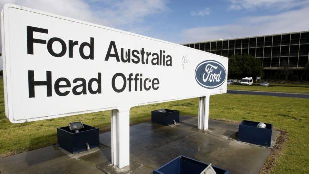 Das Schild des Hauptsitzes von Ford Australia vor einem Bürogebäude.