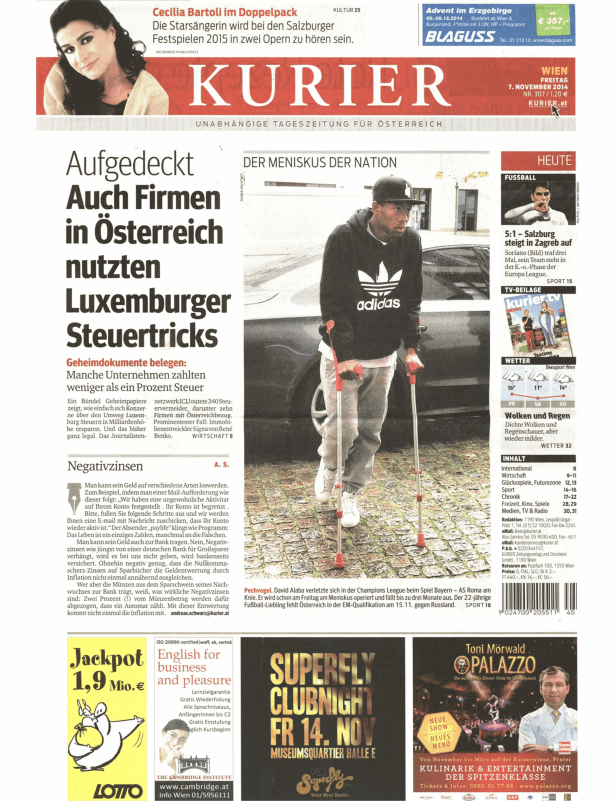 David Alaba, Fußballspieler, geht an Krücken; abgebildet in einer Zeitung.