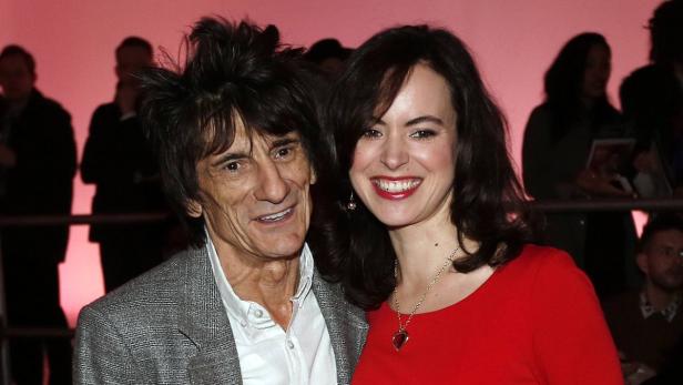 Ronnie Wood mit Sally Humphreys bei einer Veranstaltung.