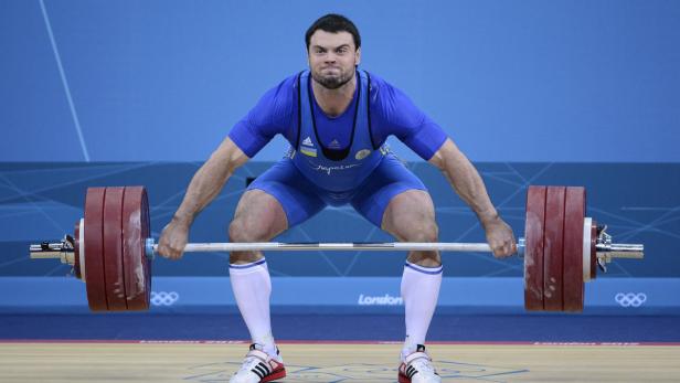 Ein Gewichtheber bei einem Wettkampf in London.