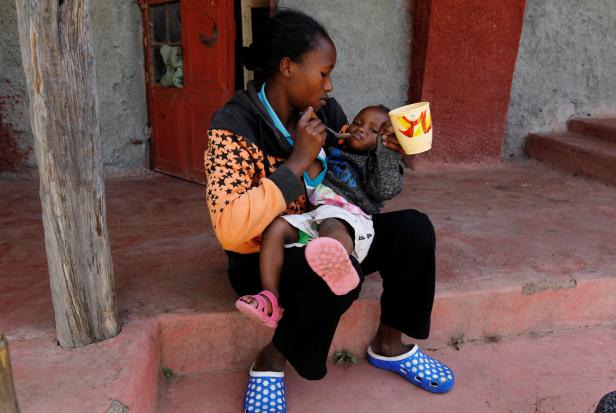 Baby statt Schule: Wie Corona Mädchen um ihre Chancen bringt