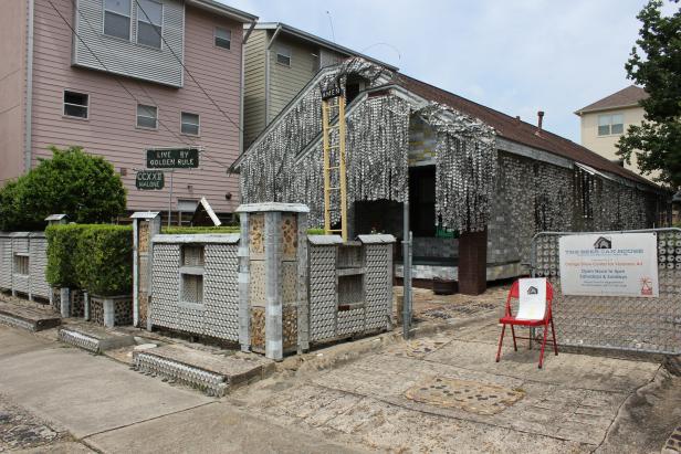 Das „Beer Can House“, ein Kunstprojekt, verziert mit unzähligen Bierdosen.