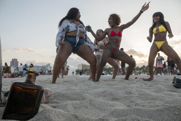 Feiern, als gäbe es Corona nicht: Miami Beach ruft wegen Partys Notstand aus