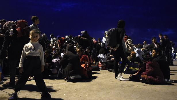 Flüchtlingskrise: Zugverkehr nach Deutschland eingestellt