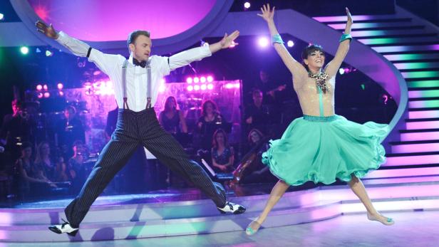 Hat jemals irgendein Promi bei „Dancing Stars“ Tanzen gelernt?