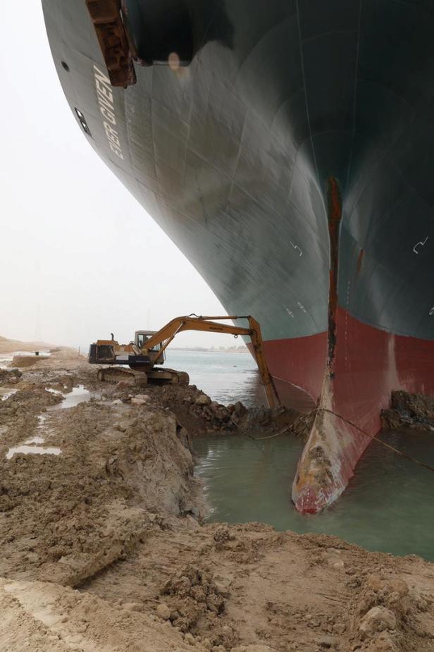Containerschiff malte vor Suez-Blockade Penis ins Rote Meer