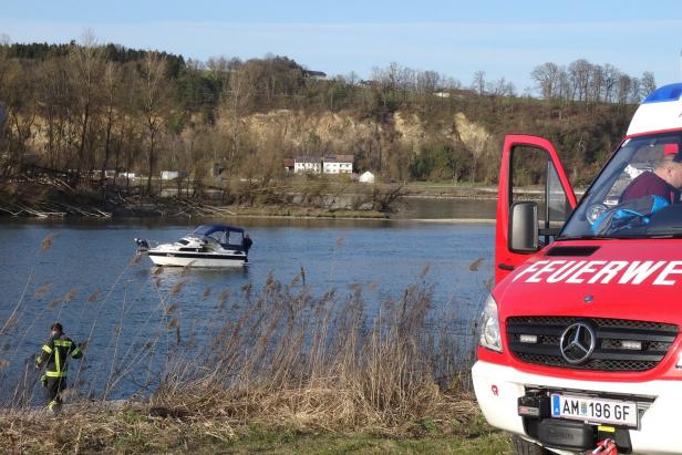 Hauch von Suezkanal auf der Donau: Boot steckte fest