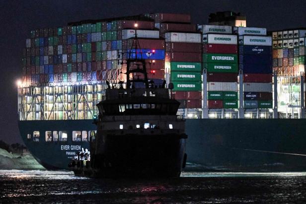 Containerschiff "Ever Given" schwimmt wieder