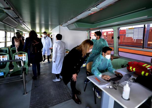 Wasserbus in Venedig wird zu Impfzentrum