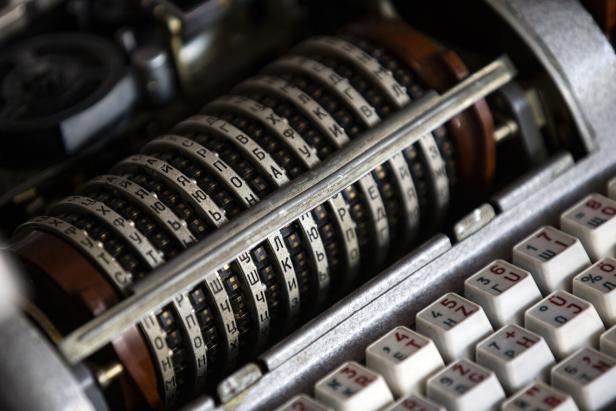 Sieben Chiffriermaschinen "Enigma" zufällig in der Ostsee gefunden