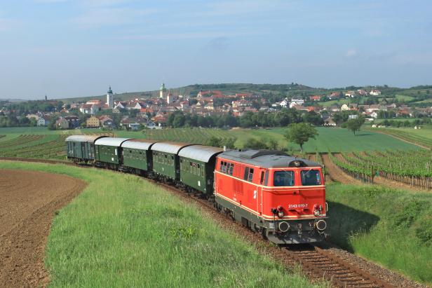 Unterwegs mit dem nostalgischen Wein- und Genusszug