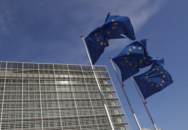 EU-Kommissar Hahn: "An der Zeit, auch Europas Wirtschaft zu impfen“