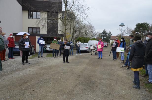 Anrainer-Protest gegen Bodenversiegelung in Krems