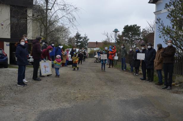 Anrainer-Protest gegen Bodenversiegelung in Krems