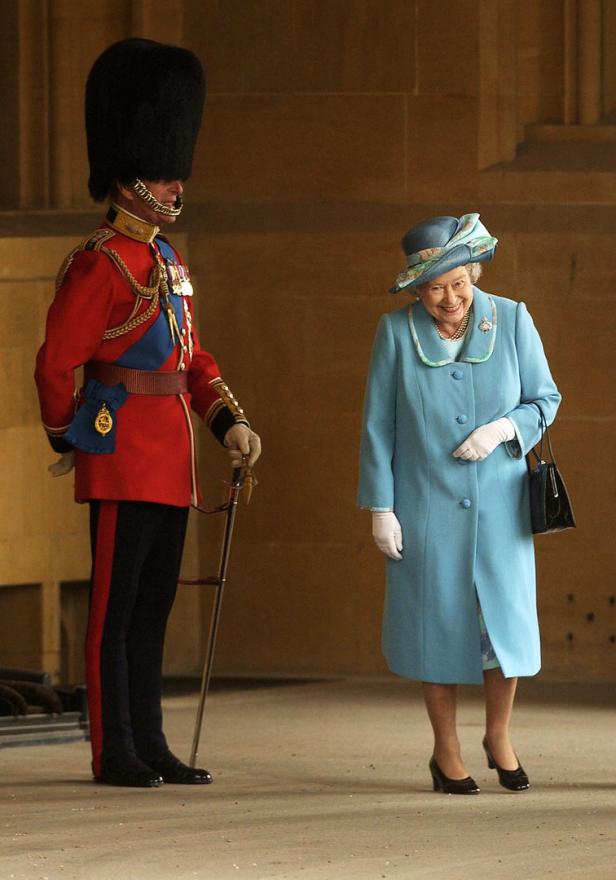 Die Wahrheit hinter dem Kicher-Foto von Philip und Queen Elizabeth