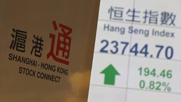 Der Hang Seng Index steht bei 23744,70 mit einem Anstieg von 0,82 Prozent.