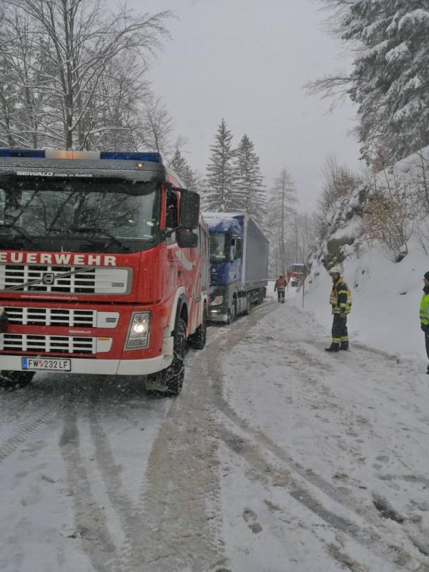 NÖ: Feuerwehr fuhr im Rückwärtsgang zur Unfallstelle