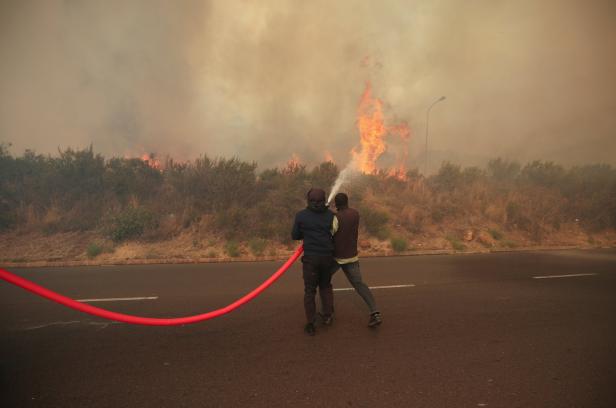 Inferno und Chaos: Der Tafelberg in Kapstadt steht in Flammen