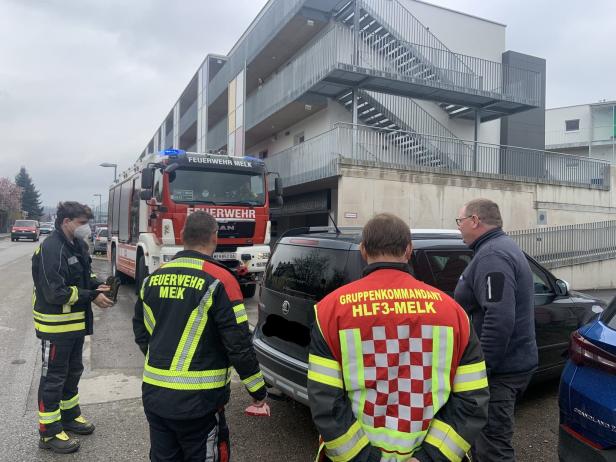 Kind in Auto eingeschlossen: Feuerwehr Melk half doppelt