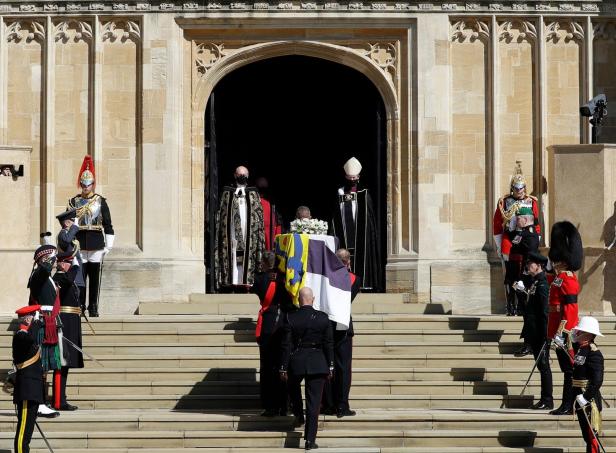 "Charles sah gebrochen aus": Philip engagierte versteckten Fotografen für Beerdigung
