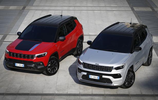 1._new_jeepr_compass_trailhawk_and_s_4xe.jpg