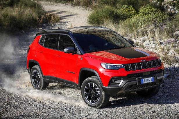 8._new_jeepr_compass_trailhawk_4xe.jpg