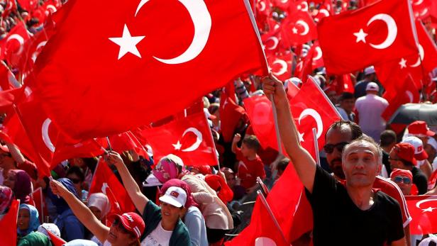 Türkisches Gericht verhängte U-Haft über Asli Erdoğan