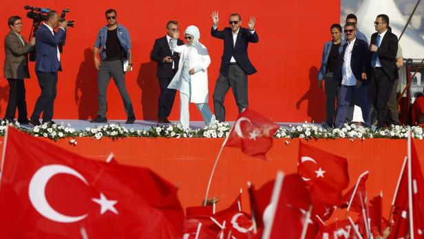 Türkisches Gericht verhängte U-Haft über Asli Erdoğan