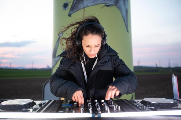 Kein Club: DJs legten in einem Windrad in Wien auf