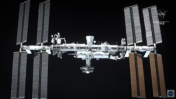 "Crew Dragon" an der Raumstation ISS angekommen