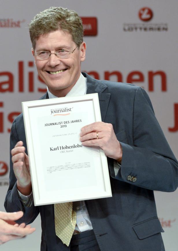 Karl Hohenlohe Karl Hohenlohe hält seine Auszeichnung als „Journalist des Jahres 2013“.