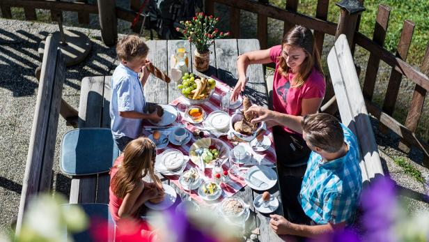 In Wanderschuhen zu Naturjuwelen: So schön ist Urlaub in den Tiroler Alpen