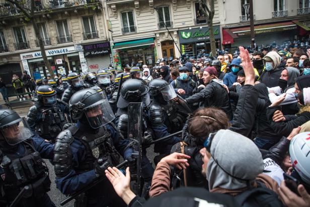 Gewaltsame Ausschreitungen in Istanbul, Paris und Berlin am 1. Mai