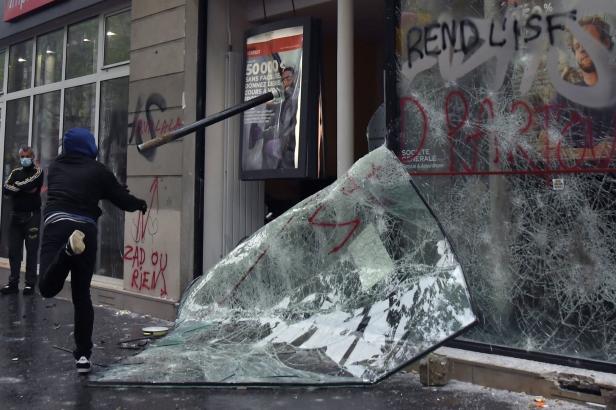 Gewaltsame Ausschreitungen in Istanbul, Paris und Berlin am 1. Mai