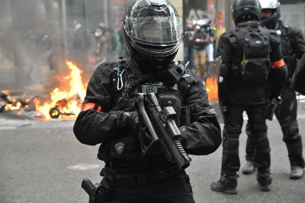 Gewaltsame Ausschreitungen in Istanbul, Paris und Berlin am 1. Mai