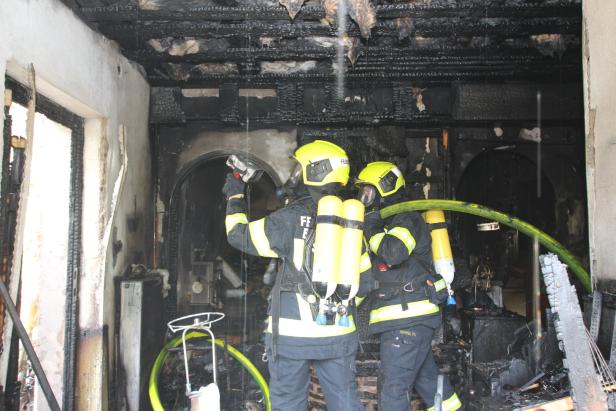 Ex-Stadtrat rettete 85-Jährige aus brennendem Haus in NÖ