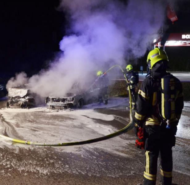 Autos und Mülltonnen in NÖ angezündet: Brandstifter ausgeforscht