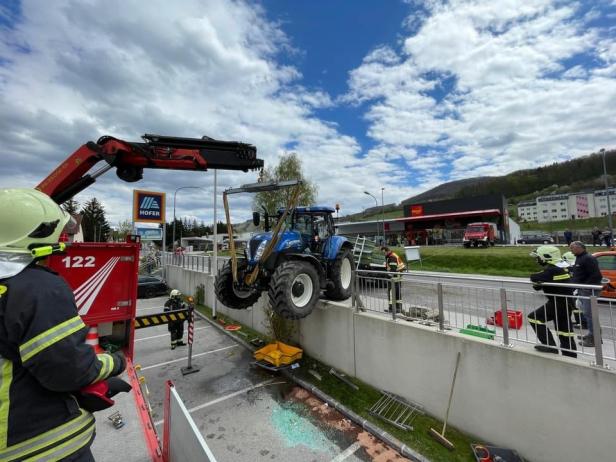 Spektakulärer Traktorunfall sorgte in NÖ für Aufsehen