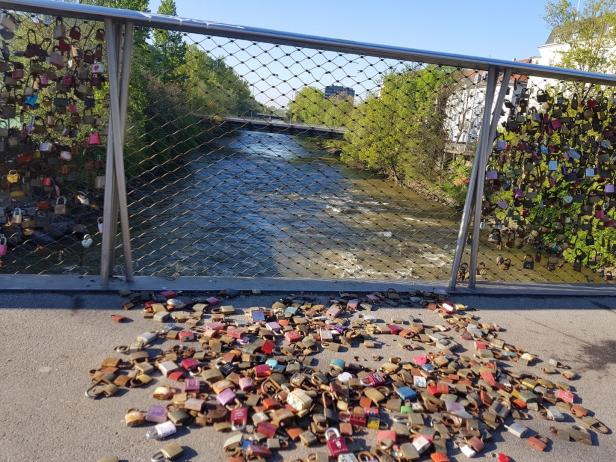 Love Locks auf Brücken: Schatz, wir haben ein Schloss