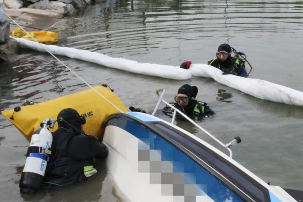 Feuerwehreinsatz in Krems: Sportboot wollte U-Boot werden