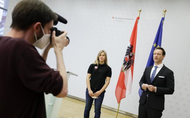 ++ HANDOUT ++ SKI ALPIN: ZÖLLNERIN LIENSBERGER VON FINANZMINISTER BLÜMEL GEEHRT