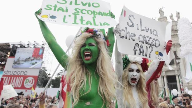 Schrill, laut, nackt: Demo gegen Berlusconi