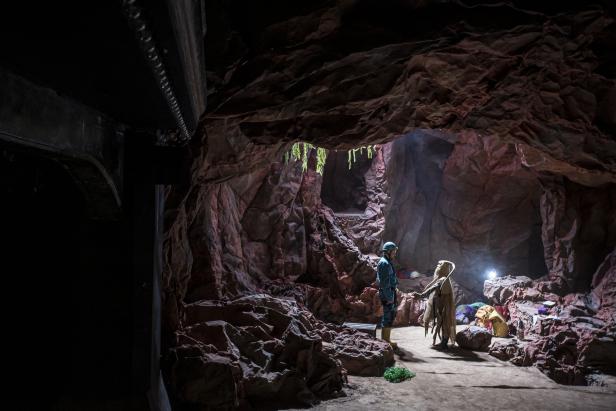"Die Odyssee" im Schauspielhaus: Schweigsame Höhlenmenschen 