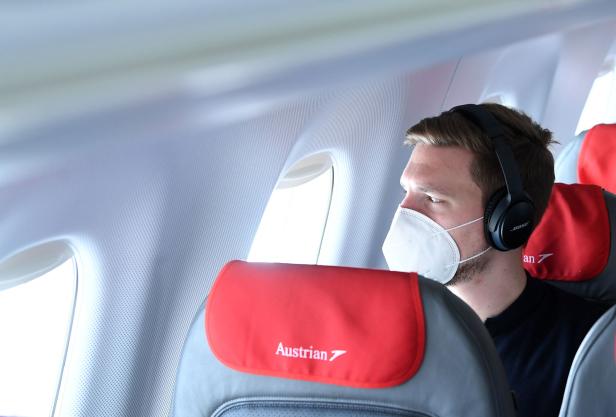 Hans-Peter Hutter: "Maske tragen im Flugzeug ist eigentlich logisch"