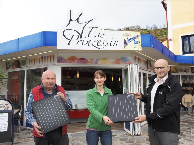 Erste Photovoltaik-Gemeinschaftsanlage auf Eisgeschäft in Spitz