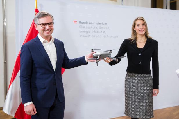 BMK & Austro Control: "Der Drohnenführerschein ist da ­ für mehr Sicherheit im Luftraum"